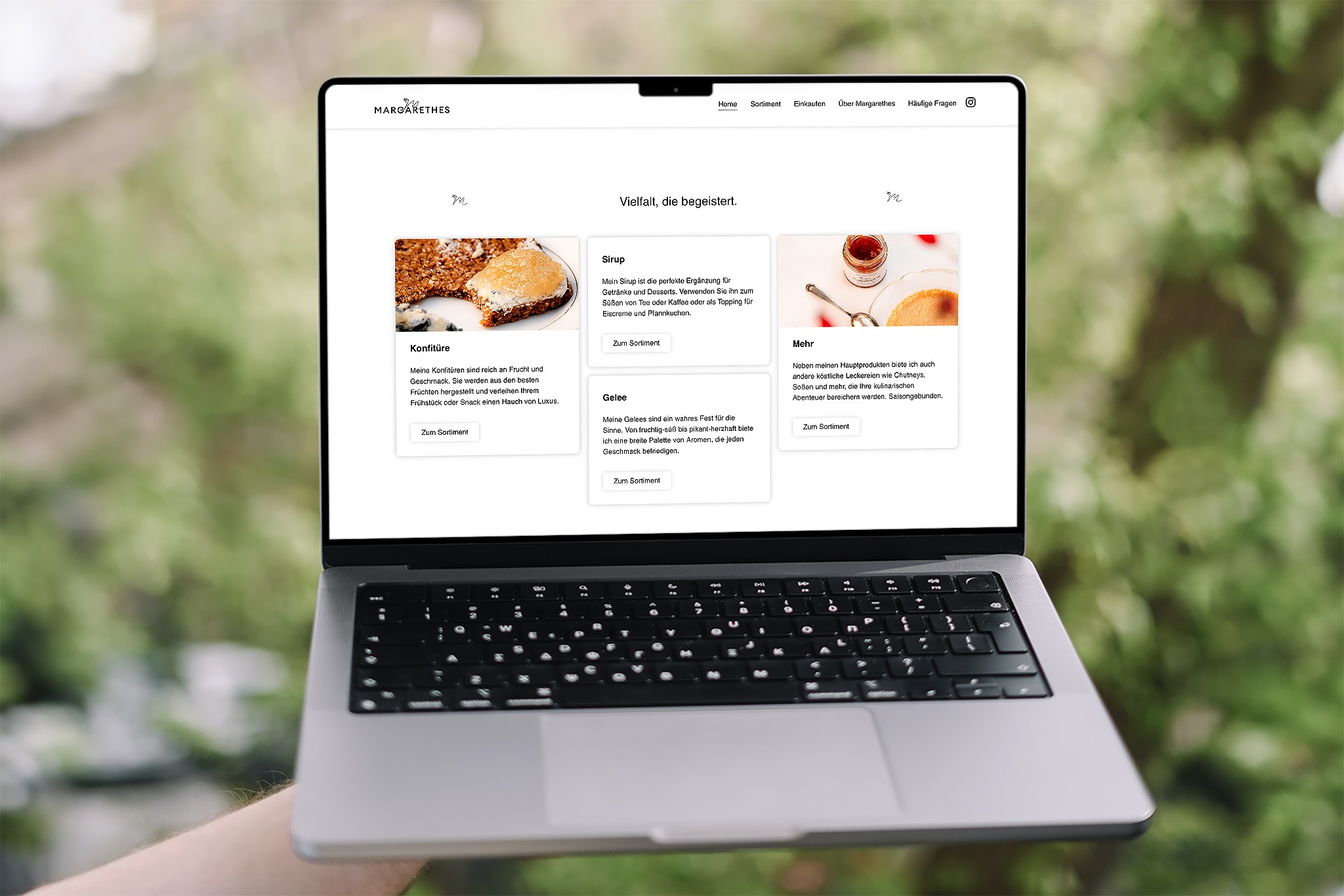 Margarethes-Mackbook-Mockup-03